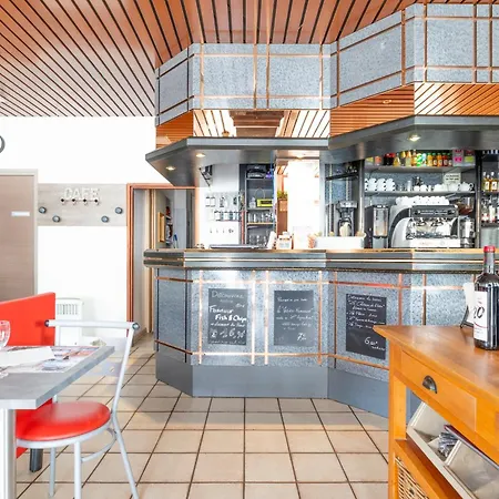 De L'agriculture - 2 Etoiles Hotel