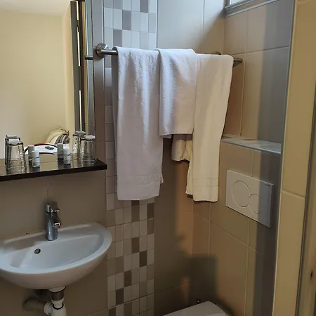 De L'agriculture - 2 Etoiles Hotel