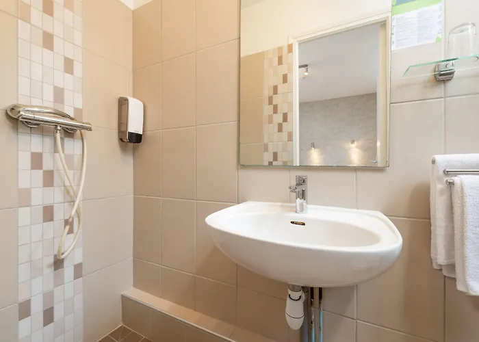 De L'agriculture - 2 Etoiles فندق Saint-Hilaire-du-Harcouët